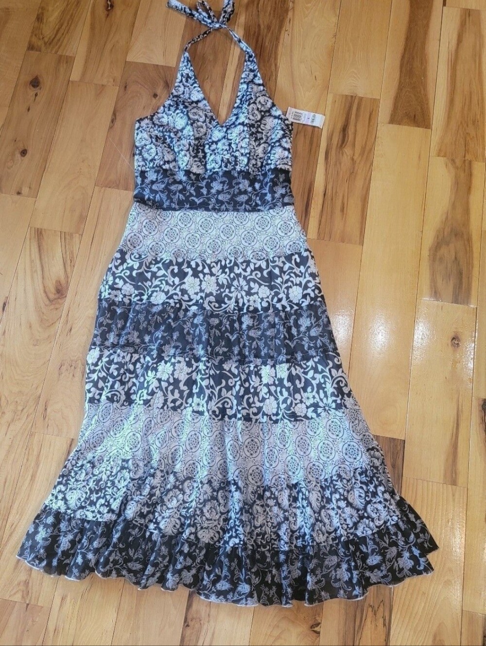 STYLE &CO LONG HALTER TOP DRESS BLACK AND WHITE. SIZE 6